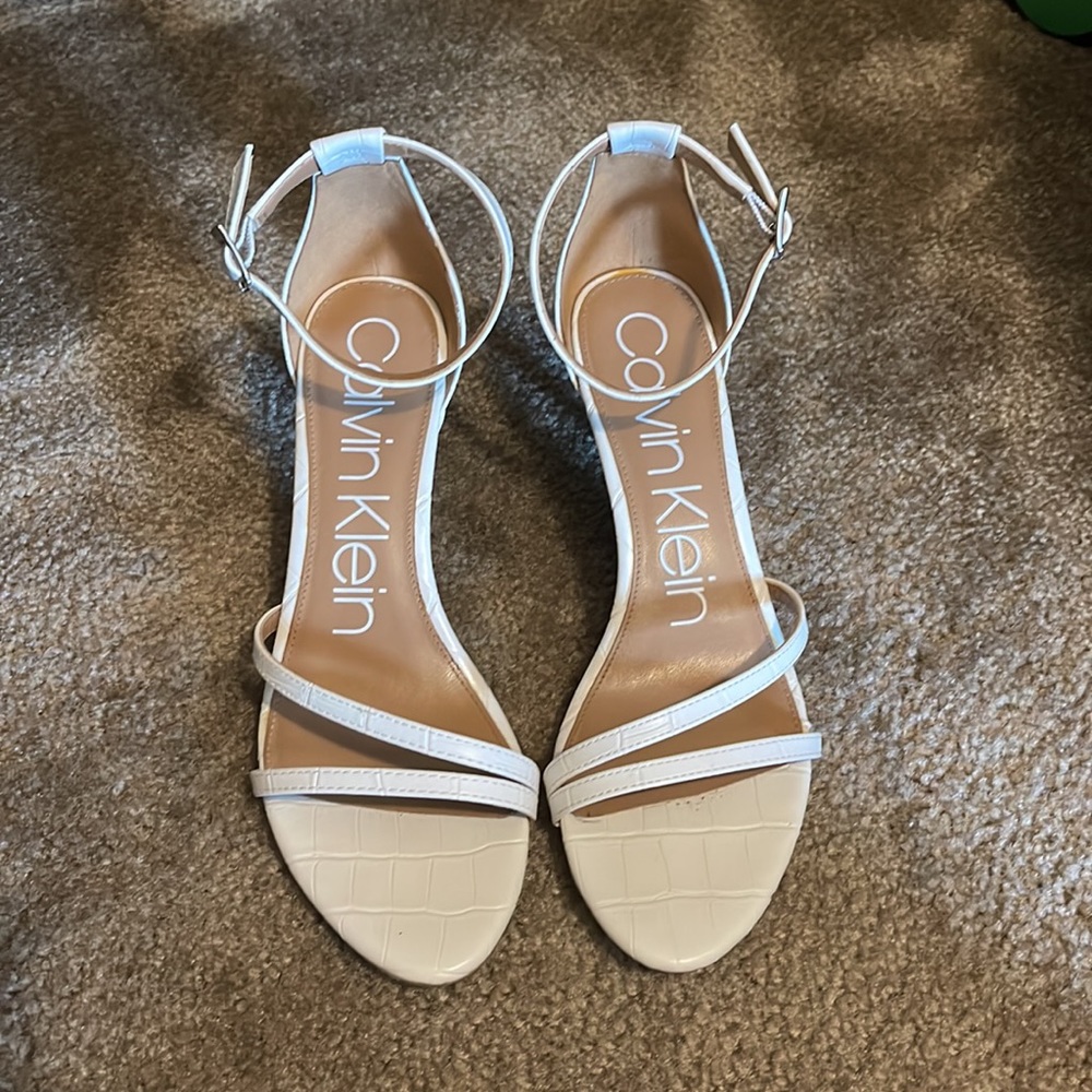 Heels - Picture 3 of 3